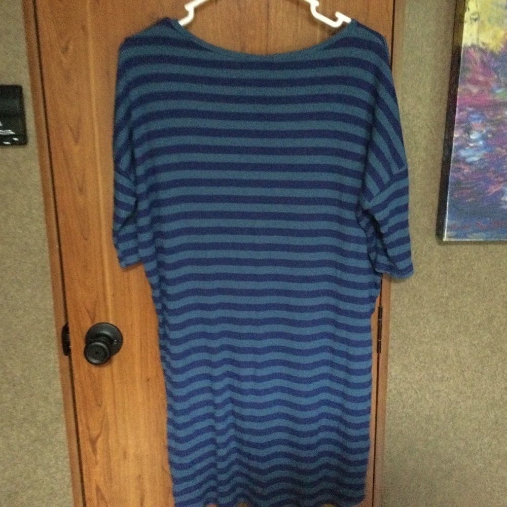 NWOT. LuLaRoe Brand S/S Shirt Womens M Blue Stripe - Picture 7 of 8